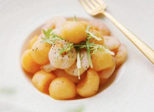 吃口菠萝吃口哈密瓜,菠萝与哈密瓜的甜蜜邂逅”