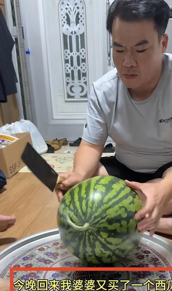 韩国吃瓜的视频,视频带你一探究竟